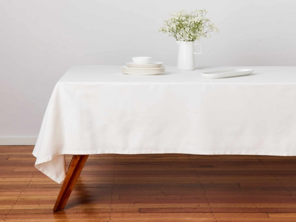 Maxwell & Williams Cotton Classics Rectangular Tablecloth 230x150cm Snow